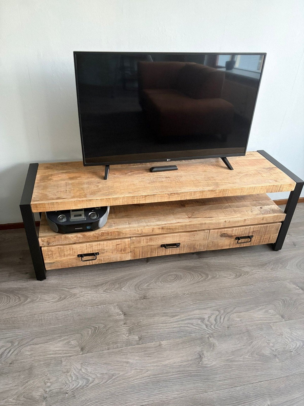 Mangohout TV-meubel van AQ Living, 100 tot 150 cm, Industrieel, Modern, Zo goed als nieuw, Minder dan 100 cm