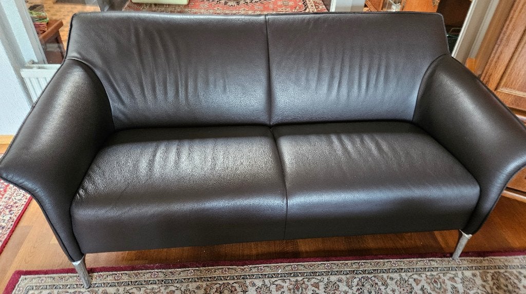 Donkerbruine 2,5-Zits bank. Zo goed als nieuw, Ophalen, Tweepersoons, 75 tot 100 cm, Zo goed als nieuw