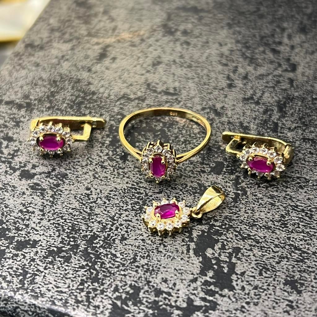 14 karaat gouden set ring oorbellen hanger robijn, Ophalen of Verzenden, Zo goed als nieuw, Goud