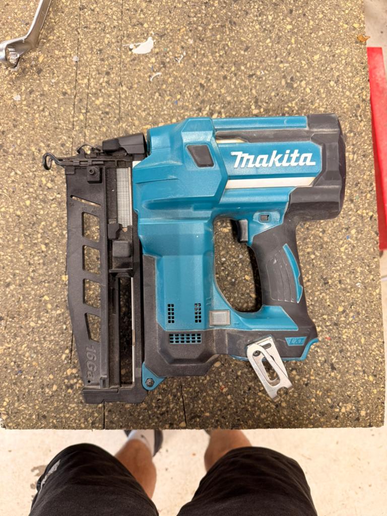 Makita DBN600 18 V accu brad trecker, Doe-het-zelf en Verbouw, Gereedschap | Handgereedschap, Ophalen of Verzenden, Zo goed als nieuw