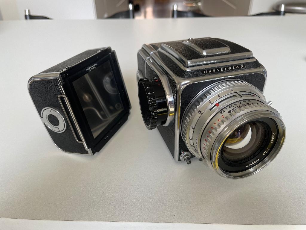 Hasselblad 500C + Carl Zeiss Planar 80mm + 2 backs, Ophalen, Gebruikt, Spiegelreflex, Overige Merken