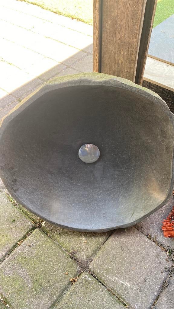 Zware natuursteen wasbak , badkamer of tuin, Ophalen, Zo goed als nieuw, Minder dan 100 cm, Wasbak of Wastafel