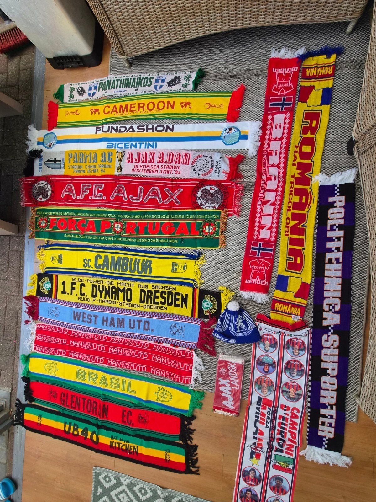 Grote collectie voetbal sjaals van diverse clubs, Ophalen of Verzenden, Gebruikt, Buitenlandse clubs, Vaantje of Sjaal