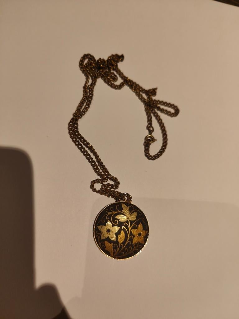 Collier met damascener hanger., Ophalen of Verzenden, Zo goed als nieuw, Zilver, Overige materialen