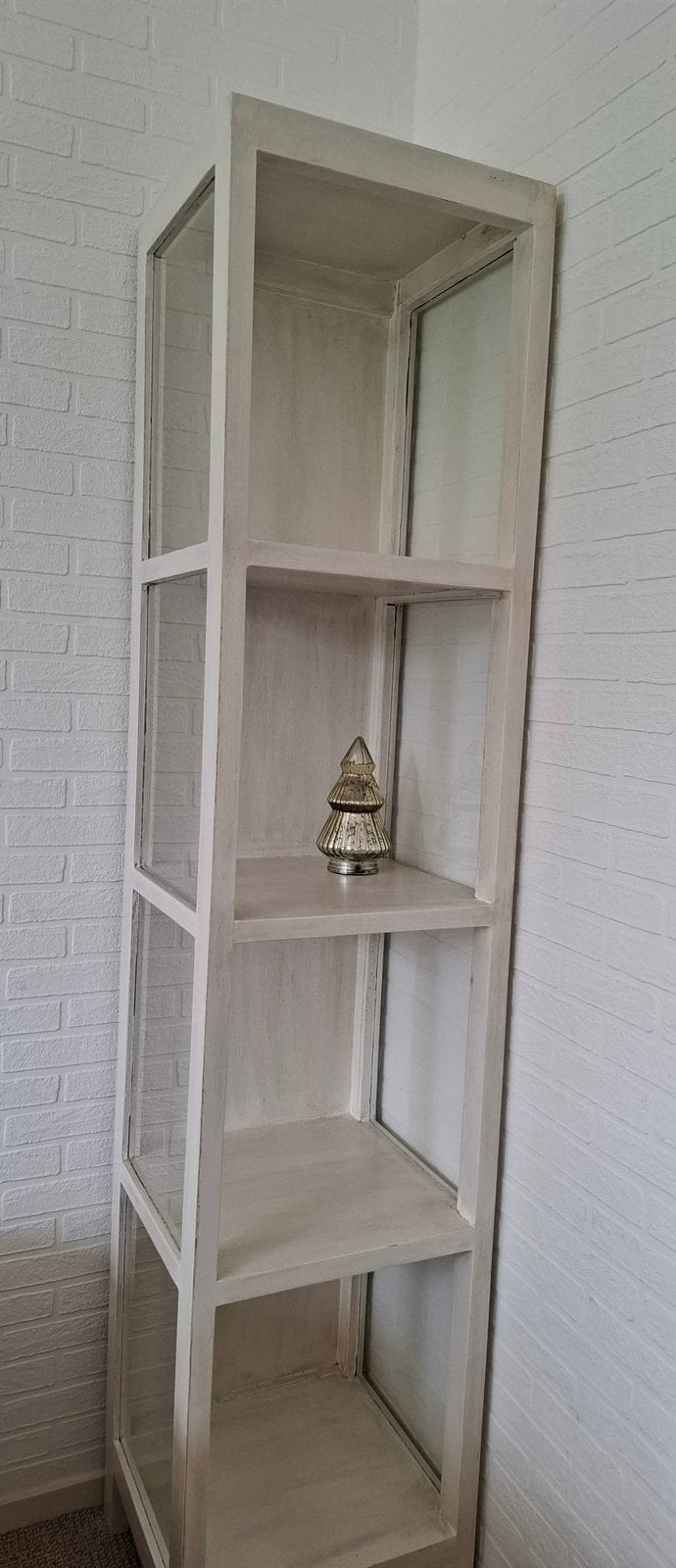 Beige vitrinekast 185 bij 40x40 met glas aan de zijkanten., Ophalen, Met plank(en), Minder dan 50 cm, Romantisch