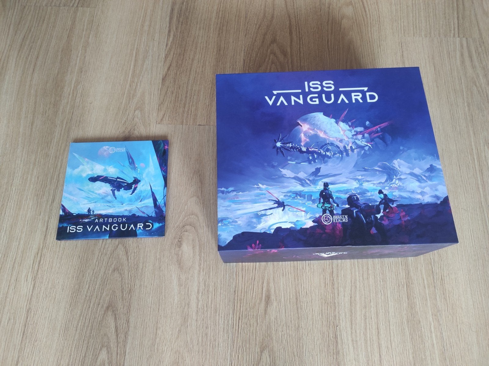 ISS Vanguard Bordspel + Art Book, Een of twee spelers, Ophalen of Verzenden, Zo goed als nieuw, Awaken Realms