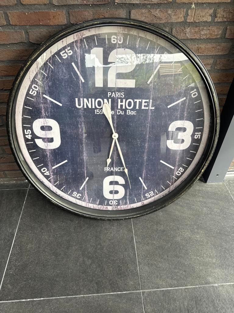 Grote wandklok diameter 90 cm - Union Hotel Paris, Ophalen, Zo goed als nieuw, Analoog, Wandklok