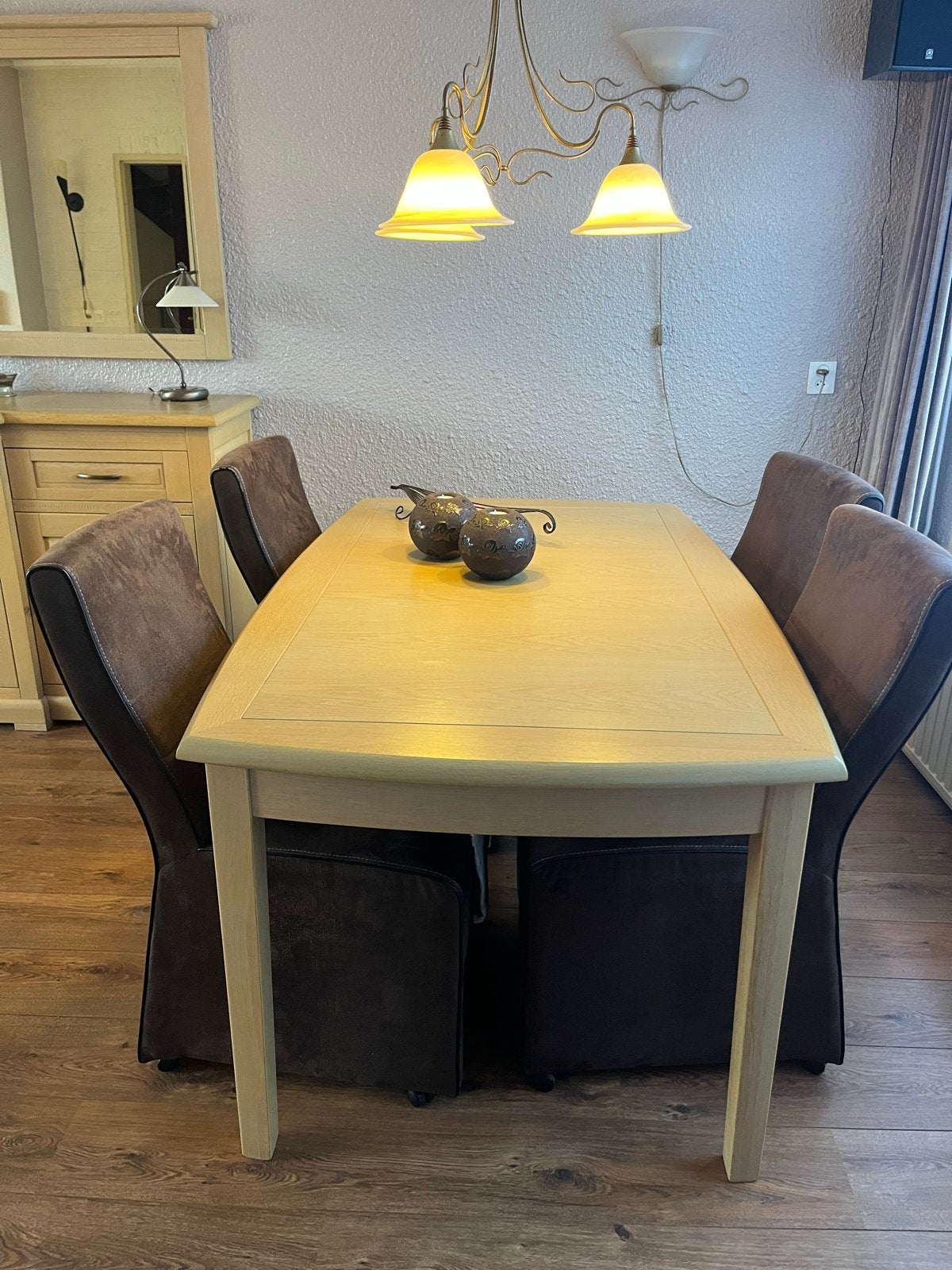 Eettafel met 4 stoelen - Licht hout en bruin, Huis en Inrichting, Gebruikt, 100 tot 150 cm, Vier personen, Rechthoekig