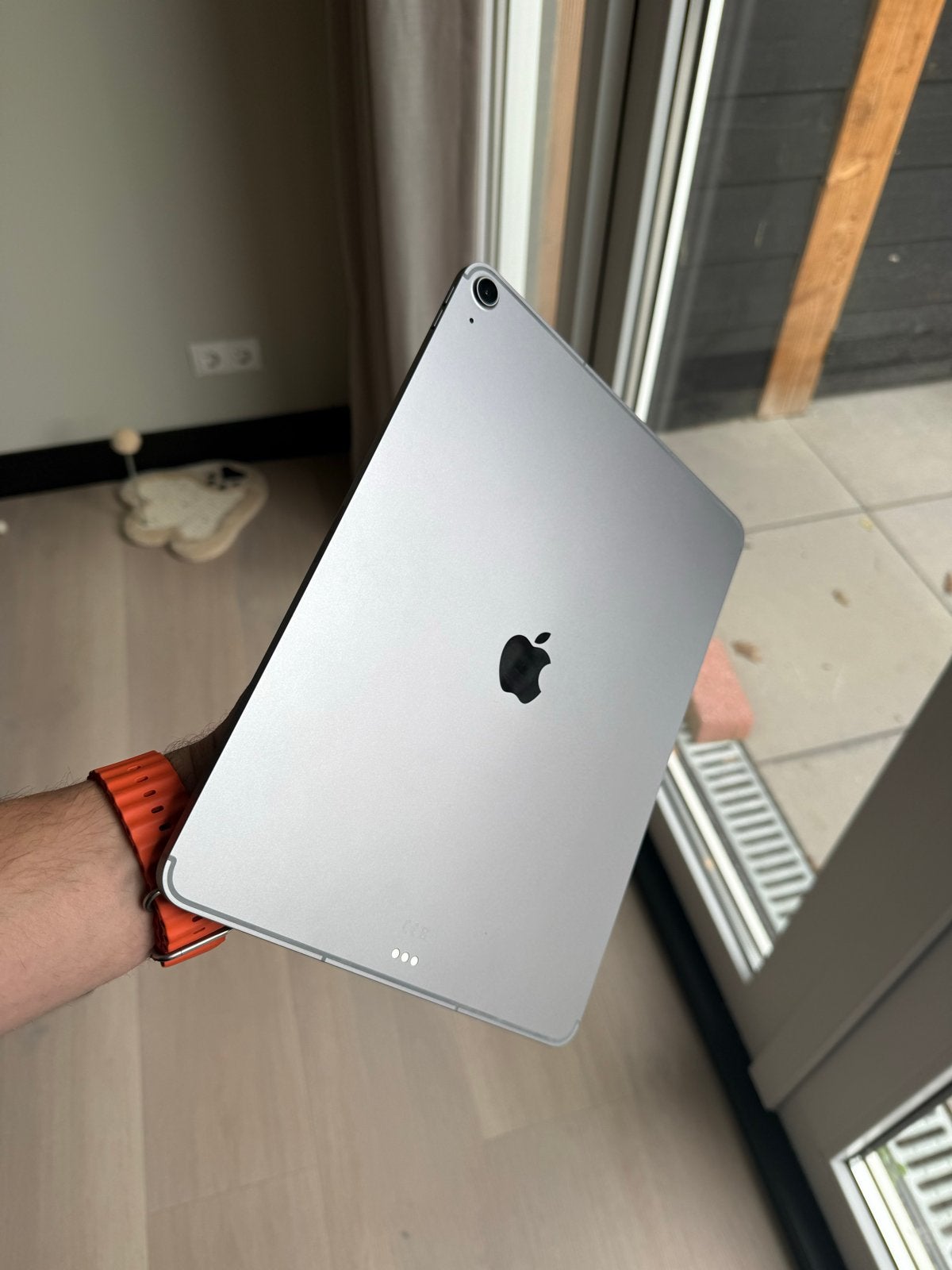 Foto 3 van iPad Air 13-inch (M3) Wi-Fi + Cellular