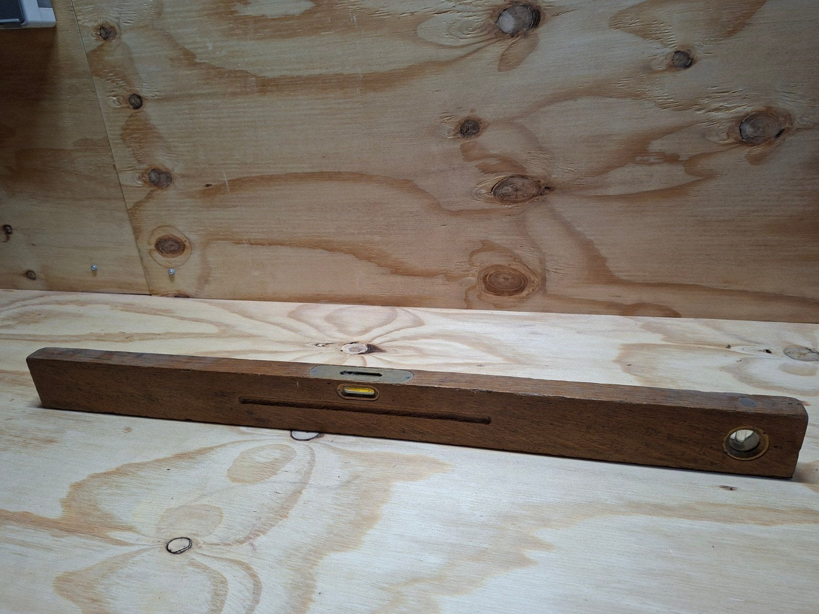 Antieke waterpas van hout met messing accenten, Antiek en Kunst, Ophalen of Verzenden