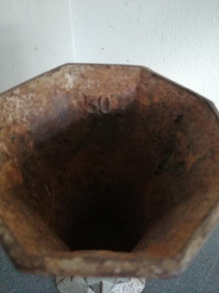 ART DECO JAREN 30 GIETIJZEREN VAAS GEMERKT 21X11 CM TOPSTAAT, Antiek en Kunst, Antiek | Vazen, Ophalen of Verzenden