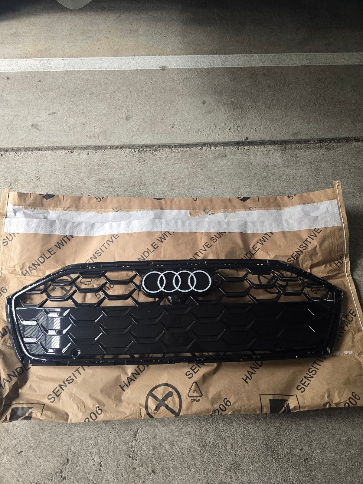 Audi A5 b10 Grille nieuw factuur aanwezig. 8B3 853 651 A, Voor, Nieuw, Bumper, Audi