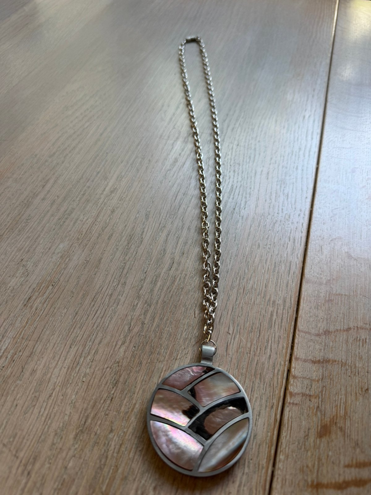 Lange ketting met hanger ingelegd met abalone schelp, Overige kleuren, Verzenden, Zo goed als nieuw, Overige materialen