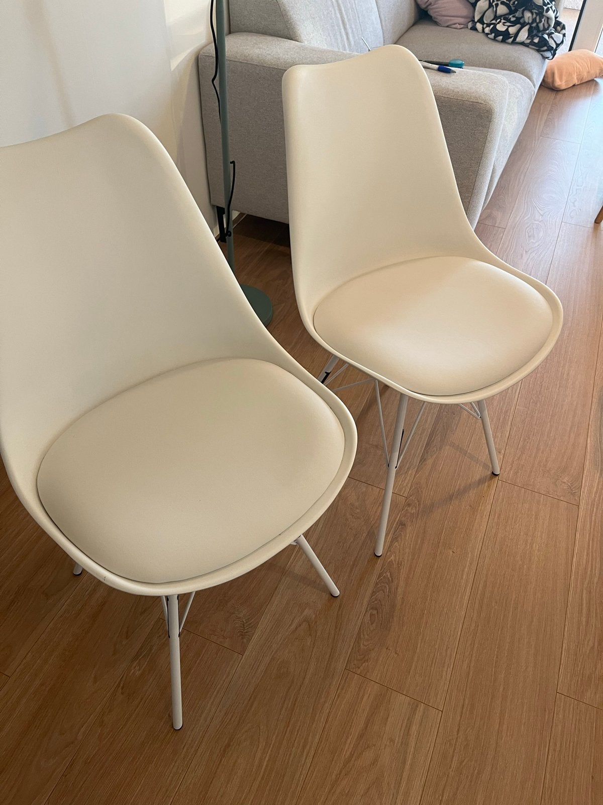 Set van 2 witte eetkamerstoelen van Jysk, Ophalen, Kunststof, Gebruikt, Twee