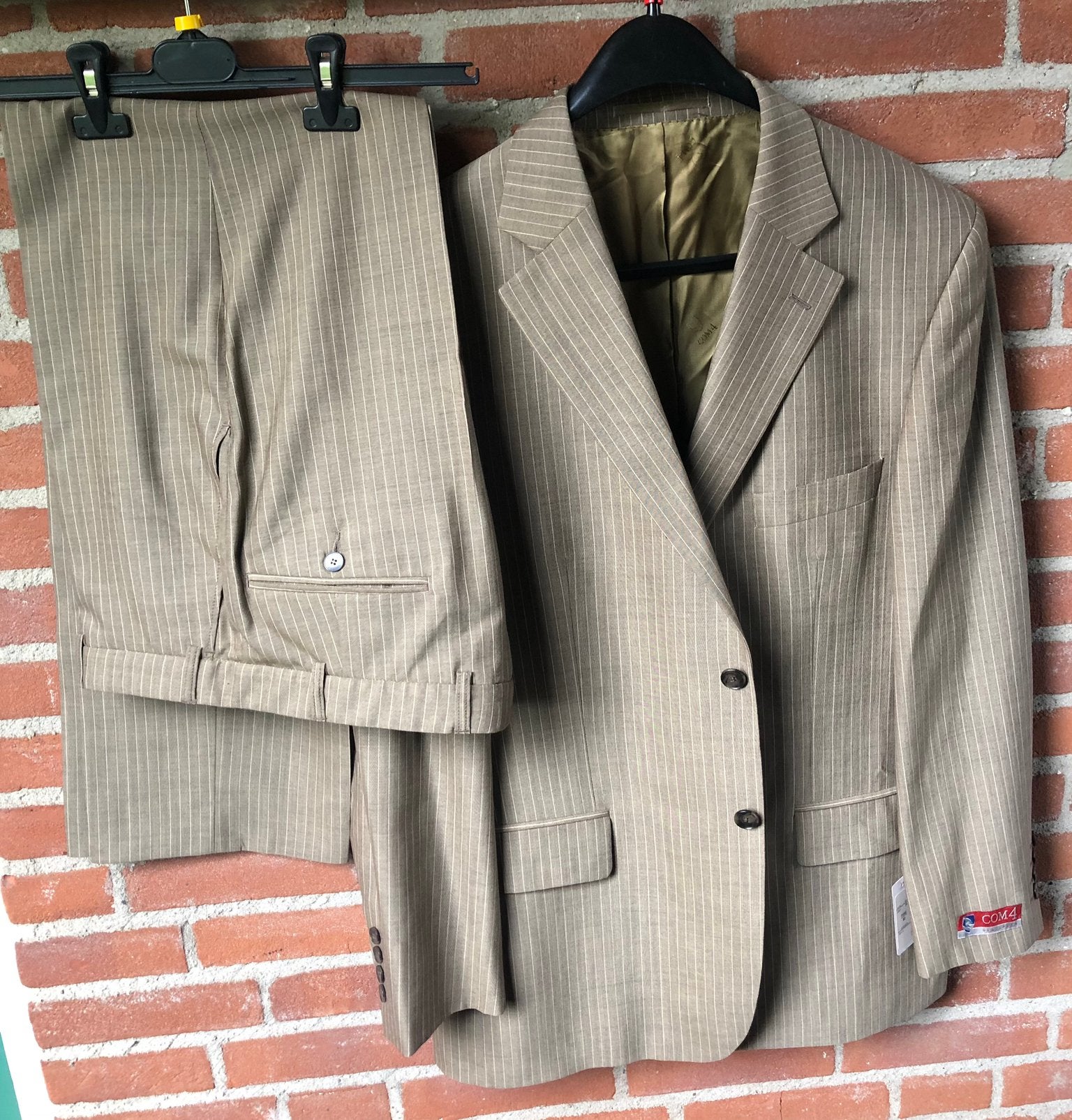 Nieuw COM4 Red Label Heren Pak - 100% Wol Beige Mt 52, Kleding | Heren, Ophalen of Verzenden, Nieuw, Maat 52/54 (L), Bruin