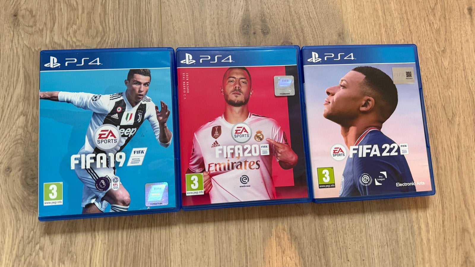 FIFA 19, FIFA 20 en FIFA 22 voor PS4 - Voetbalgames, Gebruikt, Eén computer, Ophalen of Verzenden, Sport