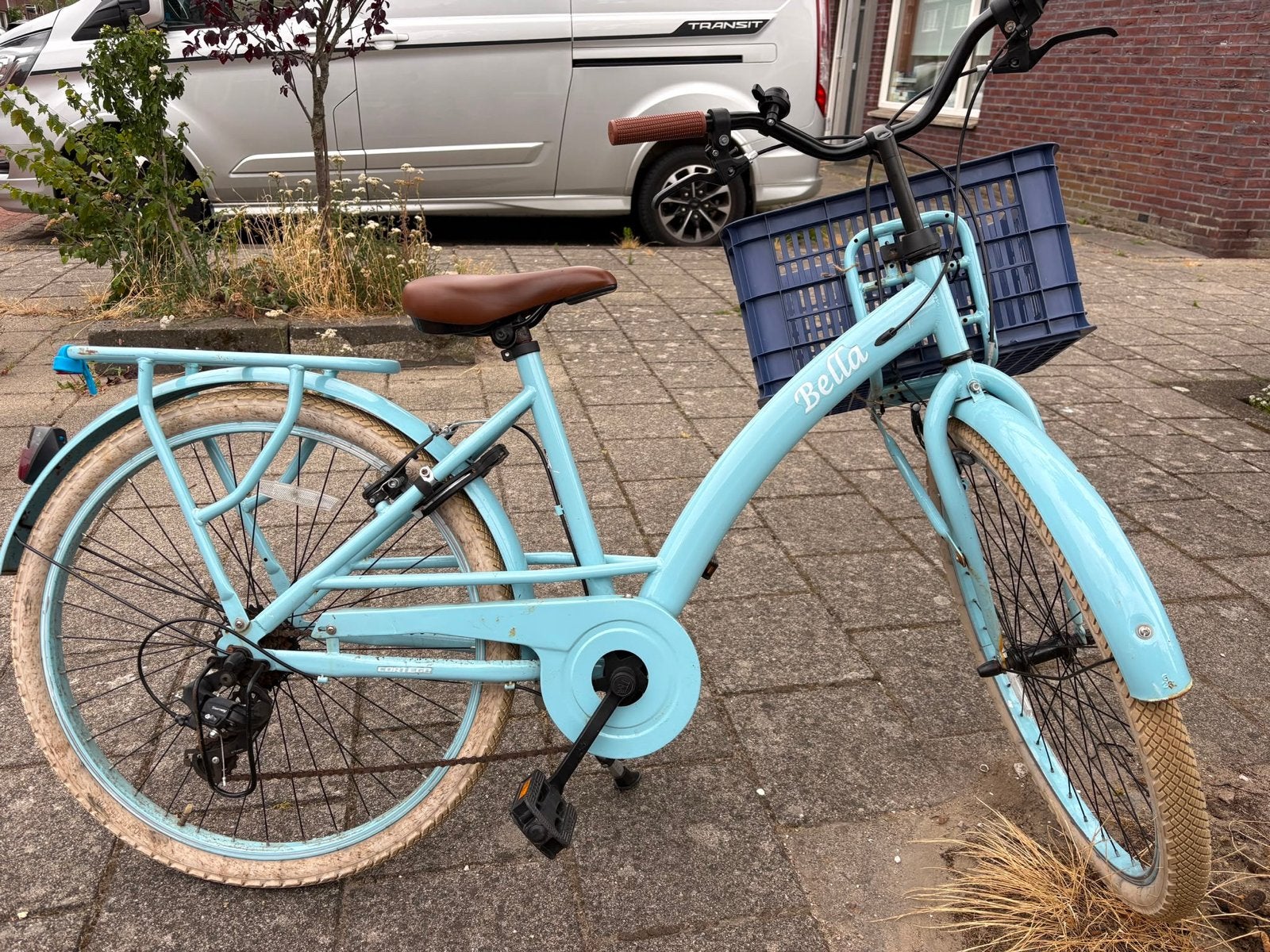 Bella damesfiets met mandje - Lichtblauw, Fietsen en Brommers, Fietsen | Dames | Damesfietsen, Overige merken, Gebruikt, Velgrem
