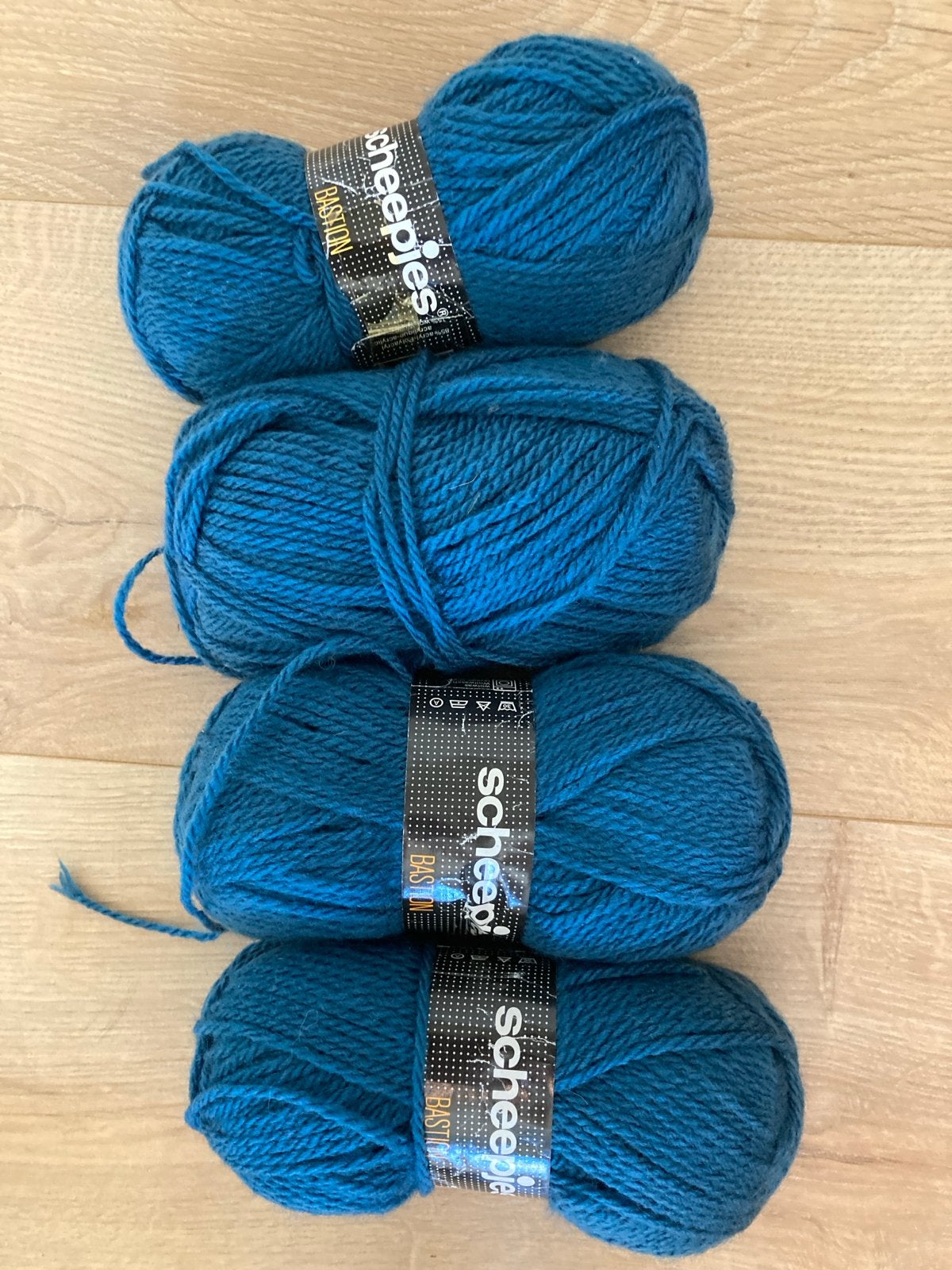 4 bollen Scheepjes Bastion wol, 15% wol, breipen dikte 4, Ophalen of Verzenden, Nieuw, Breien, Wol of Garen