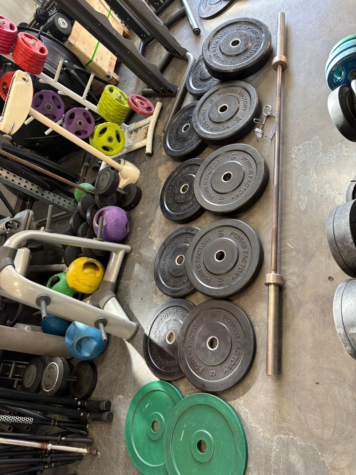 155 kg bumperplates olympische halter schijven met stang, Ophalen, Gebruikt, Power factory, En 20 kg stang