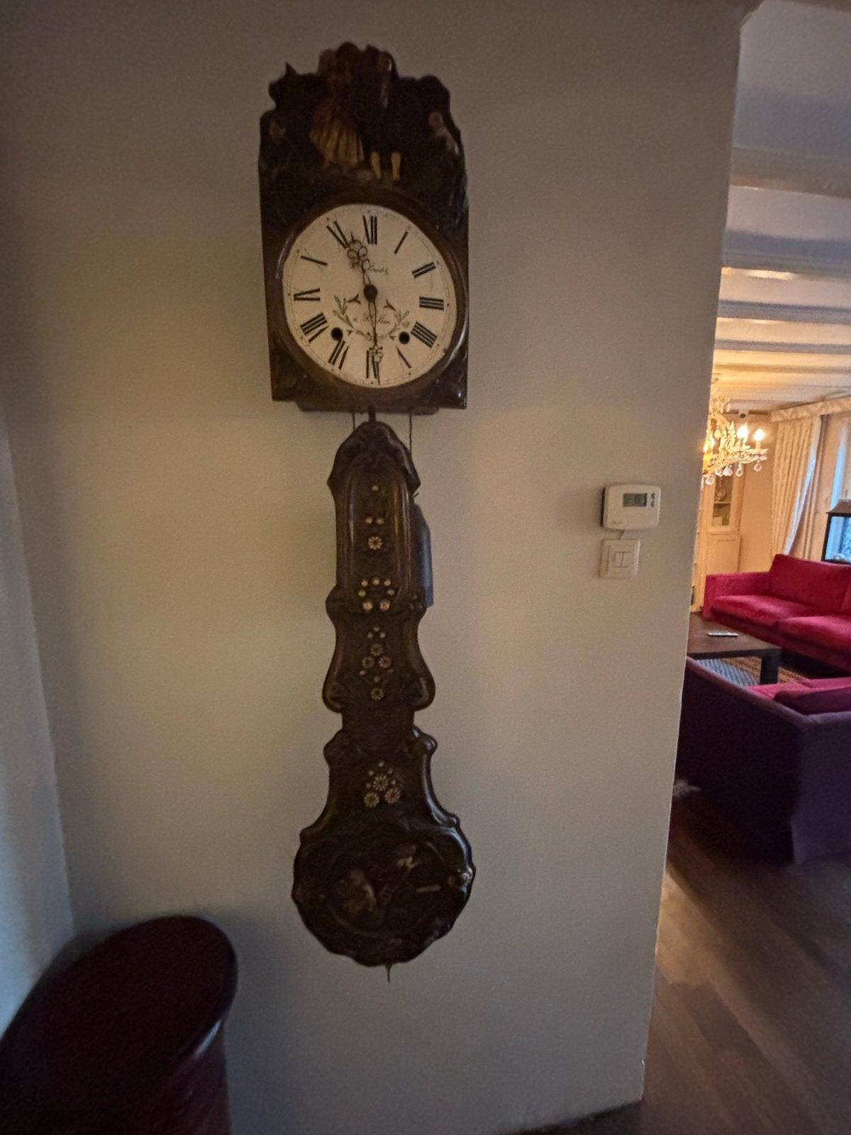 Antieke Comtoise Klok met Handgesneden Houten Kast, Ophalen of Verzenden