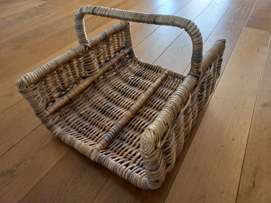 Een stevige rotan lectuurmand / houtmand, Ophalen, Natuurlijk materiaal, Overige typen, Zo goed als nieuw