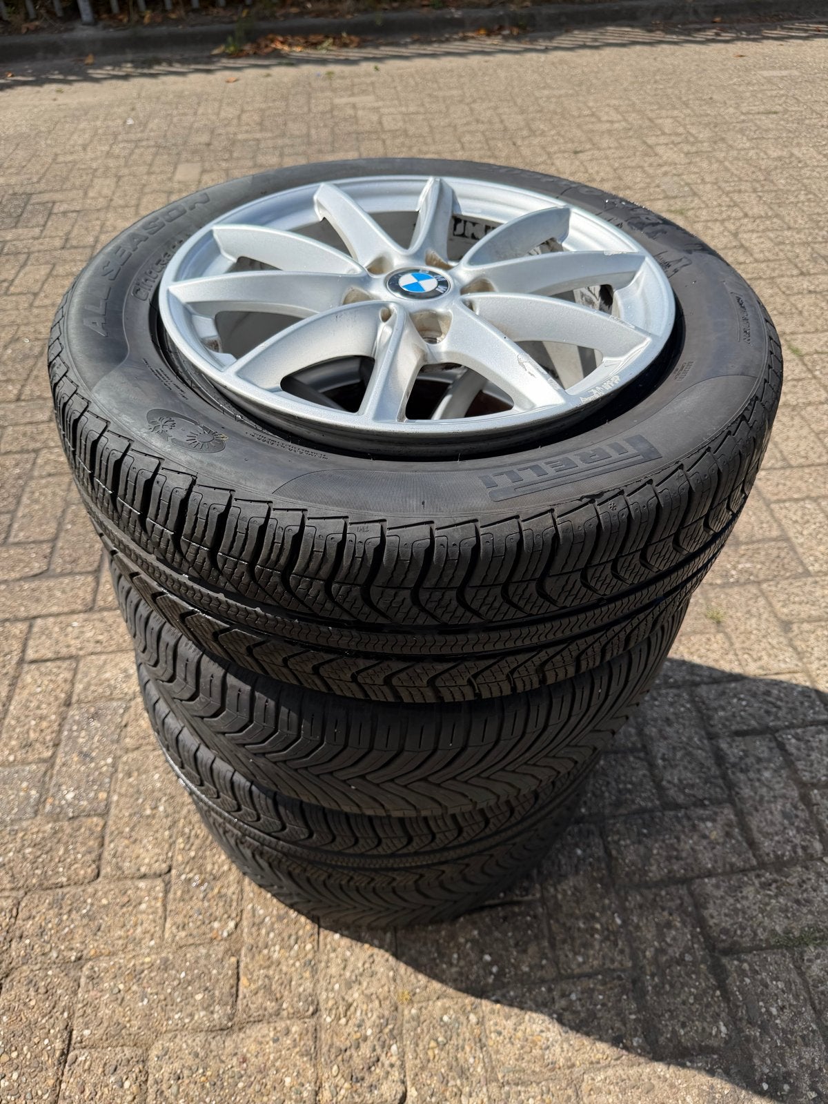 BMW 16 inch velgen met All Season banden 205/16 R16, Auto-onderdelen, Banden en Velgen, Ophalen, Gebruikt, 16 inch, Banden en Velgen