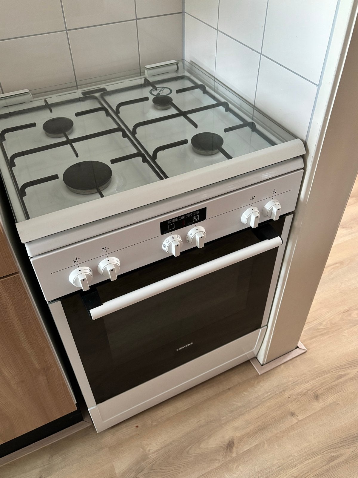 Siemens Vrijstaand Gasfornuis met Oven - Zo goed als nieuw, Hete lucht, 60 cm of meer, Zo goed als nieuw, Gas