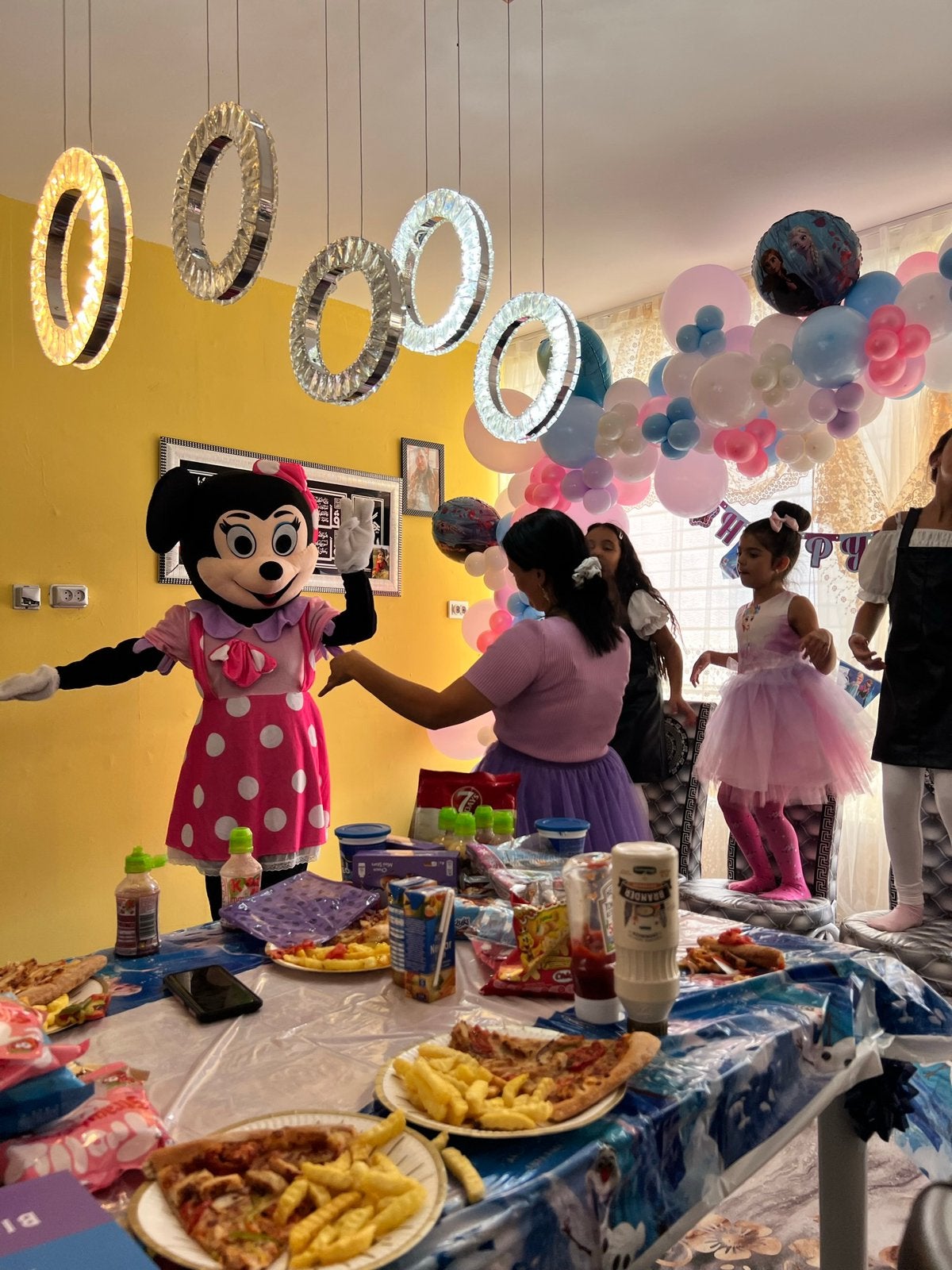 Minnie Mouse mascotte met leukste acteur op jouw feestje !, Ophalen
