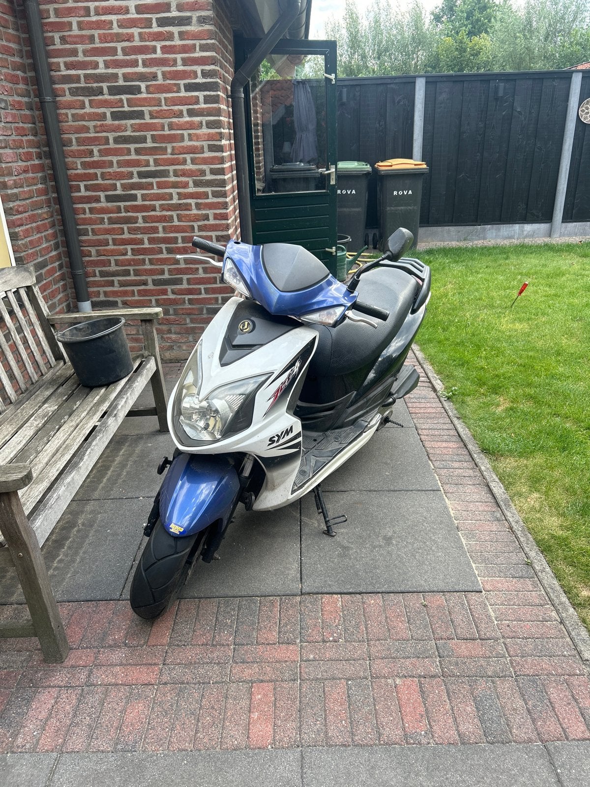 SYM Scooter - Blauw/Wit, Goed Onderhouden, Ophalen, Gebruikt, Overige modellen, Maximaal 45 km/u