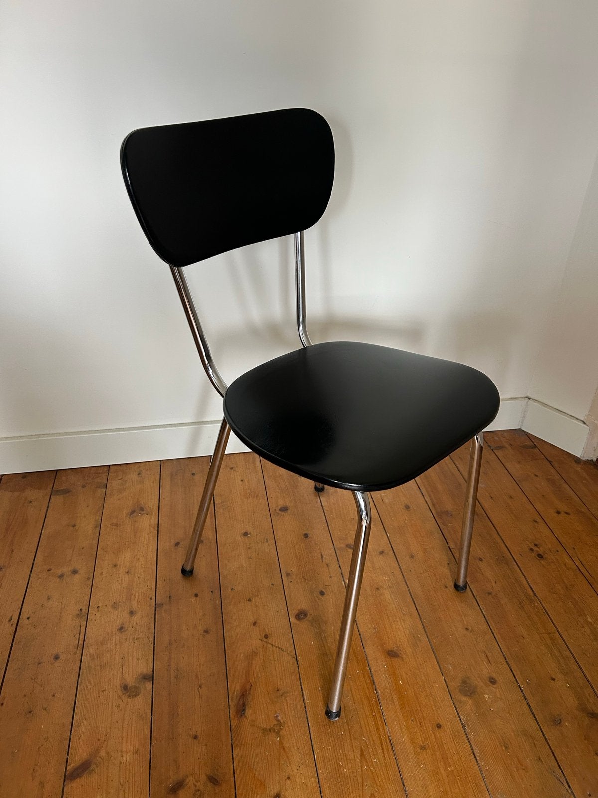 Vintage Jaren 60 Stoel Zwart Skaileer en Verchroomd Frame, Ophalen, Kunststof, Gebruikt, Zwart