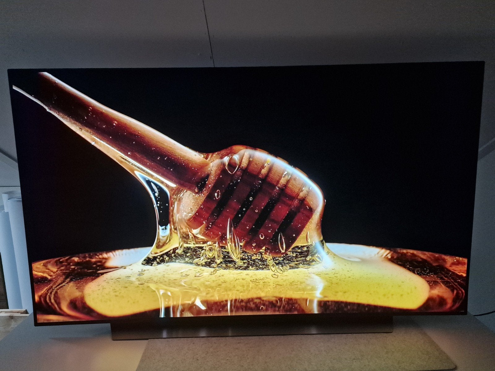 65 inch LG C1 OLED - incl muurbeugel, Contacten en Berichten