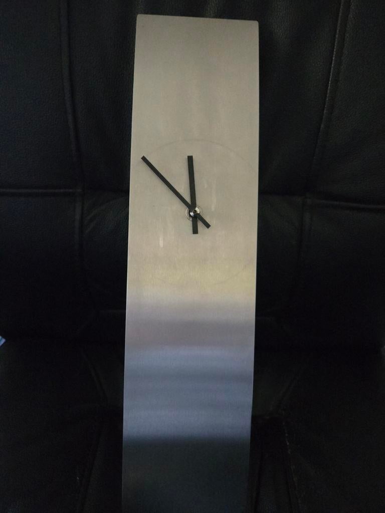 Wand  klok Rvs , 50x 10 cm,izgs, Ophalen of Verzenden, Zo goed als nieuw, Wandklok