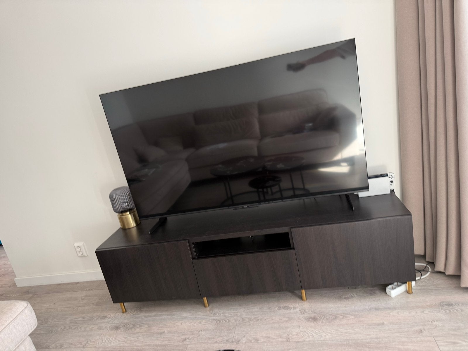 Besta tv-meubel zwartbruin met gouden pootjes, Ophalen, Overige materialen, 150 tot 200 cm, Zo goed als nieuw