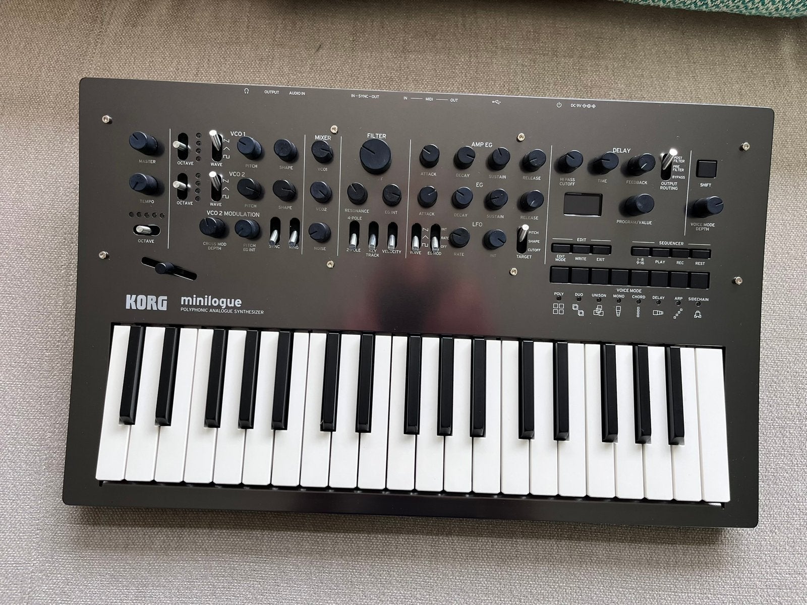 Korg Minilogue Analoge Synthesizer met originele doos, Muziek en Instrumenten, Synthesizers, Gebruikt, Korg, Met midi-aansluiting