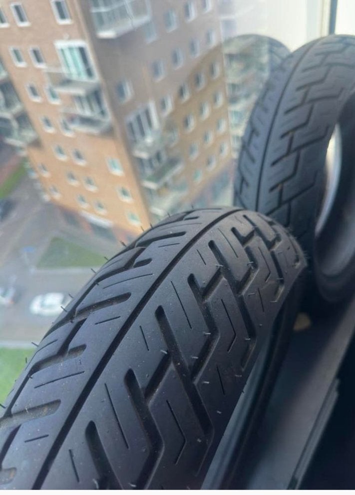 Scooter banden 120/70 “12 “ inch  vee rubber, Ophalen, Zo goed als nieuw