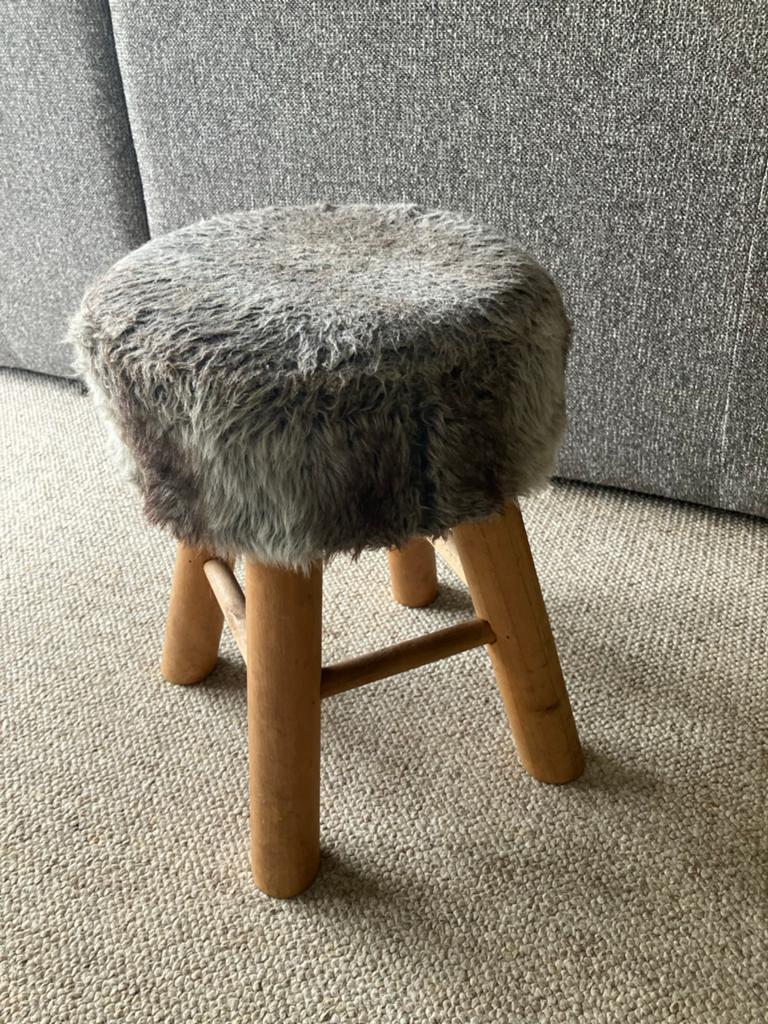Houten krukje met stoffen zitting, Ophalen, Gebruikt, Hout