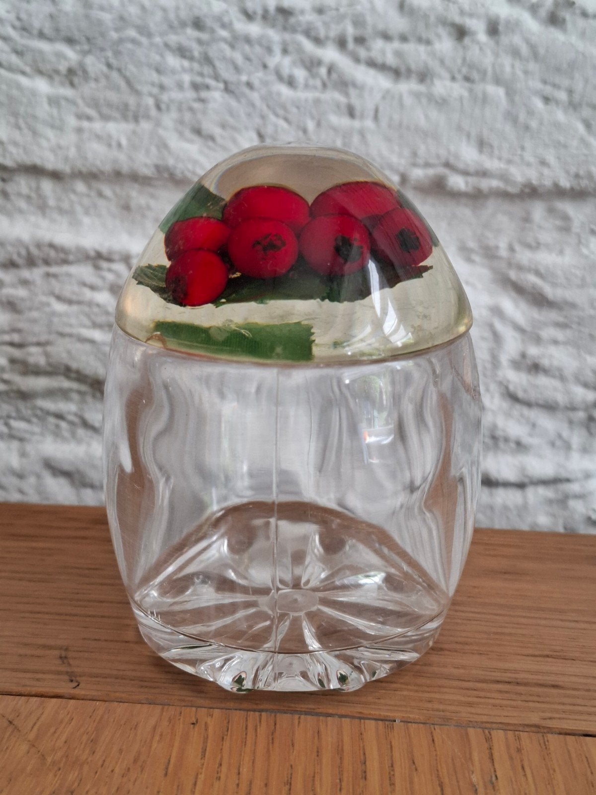 Vintage lucite jampotje. Bessen. 9x7 cm. Perspex, Ophalen of Verzenden, Gebruikt, Kunststof