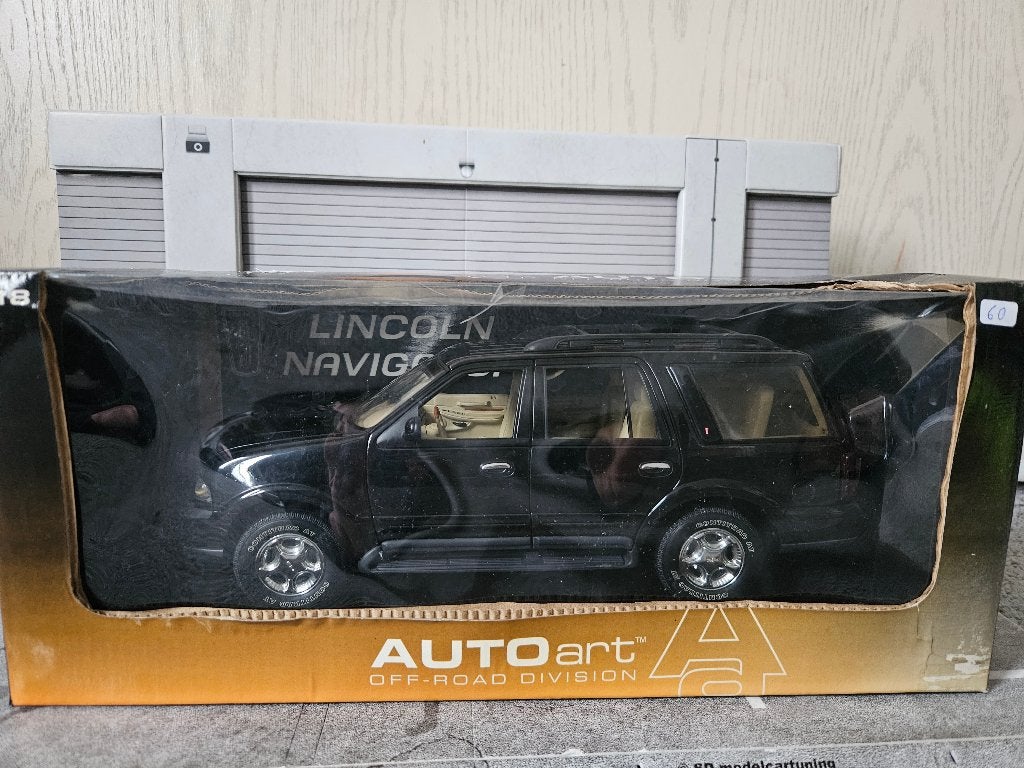 Autoart Lincoln Navigator 1999 1/18 in ovp, Hobby en Vrije tijd, Modelauto's | 1:18, Ophalen of Verzenden, Gebruikt, Auto, Autoart