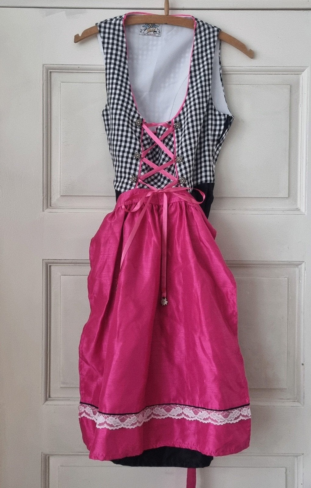 mooie geblokte dorndl me rozet schort mt S  oktoberfeest, Ophalen of Verzenden, Zo goed als nieuw, Maat 36 (S), Kleding