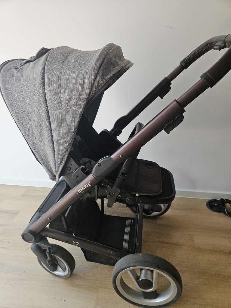 Musty i2, Ophalen, Verstelbare duwstang, Zo goed als nieuw, Combiwagen