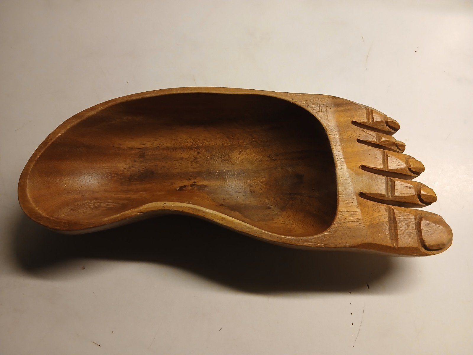 Vintage houten schaal/asbak in de vorm van een voet.jaren 70, Gebruikt, Schaal, Rond, Ophalen of Verzenden