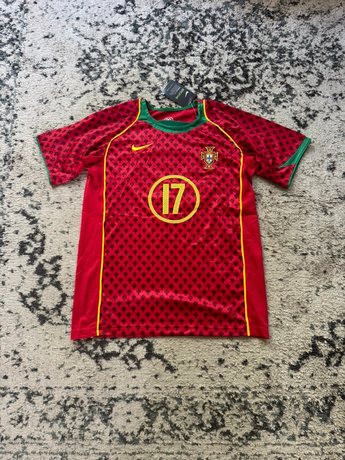 Nike Portugal retro voetbalshirt 2004 Cristiano Ronaldo 17, Kleding | Heren, Sportkleding, Zo goed als nieuw, Voetbal, Rood, Verzenden