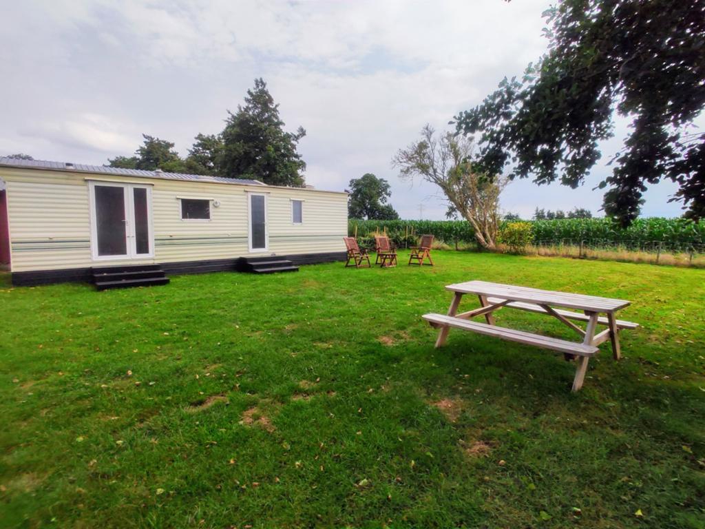 Te huur: Sfeervolle stacaravan landelijke omgeving Friesland, Vakantie