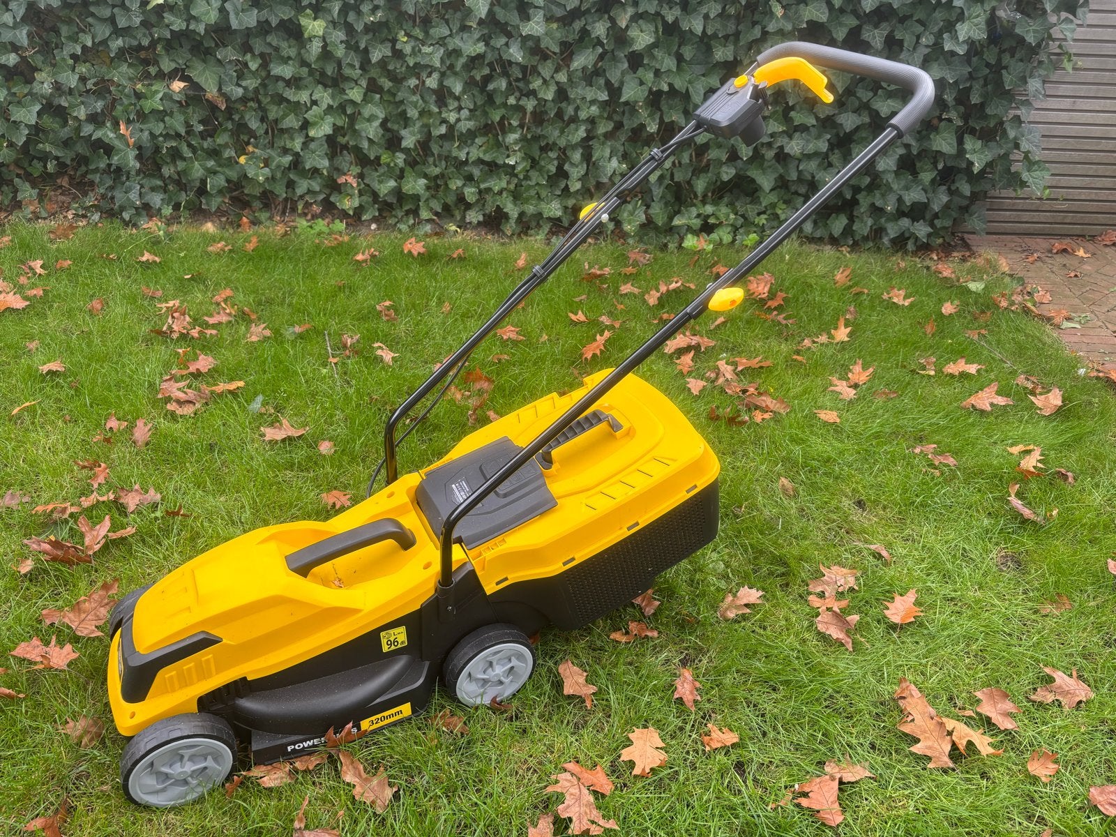 Nieuwe Powerplus elektrische grasmaaier, Tuin en Terras, Ophalen, Zo goed als nieuw, 30 t/m 39 cm, Elektrische grasmaaier