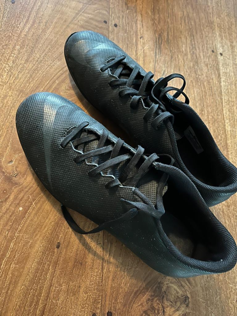 Nike voetbalschoenen, Sport en Fitness, Voetbal, Maat XS of kleiner, Ophalen of Verzenden, Gebruikt, Schoenen