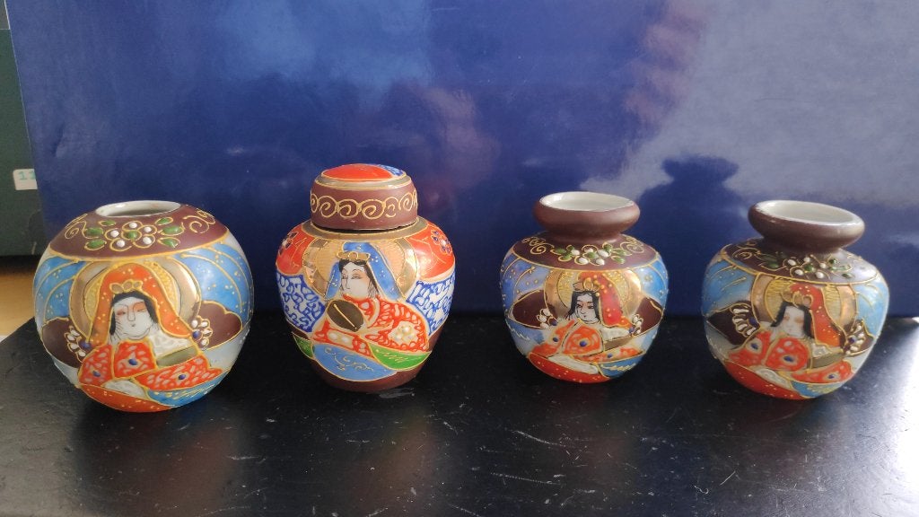 3 SATSUMA porseleinen vaasjes, Geisha hoogte 6cm(1 verkocht), Ophalen of Verzenden