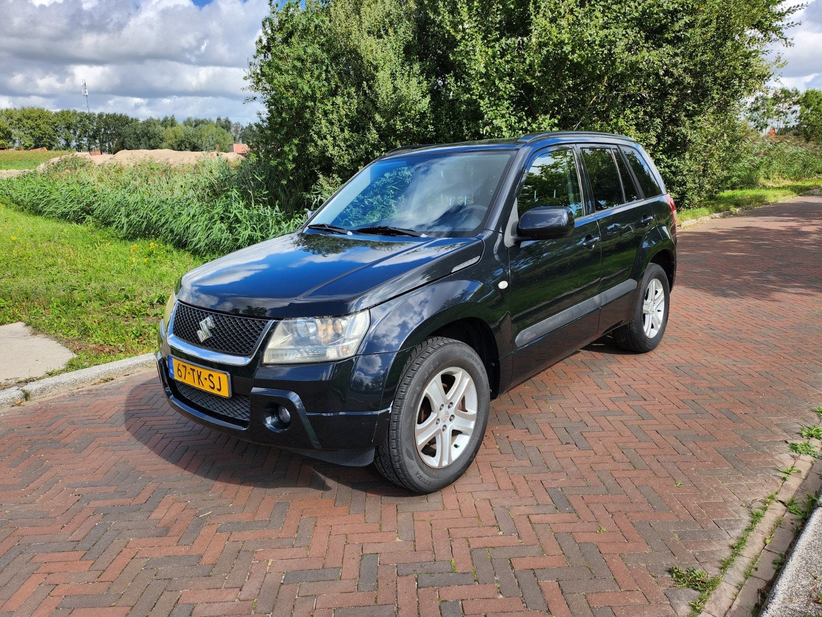 Suzuki Grand Vitara 2.0, 1995 cc, Zwart, 4 cilinders, 1850 kg