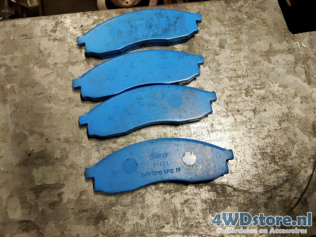 Nissan Skyline R33 Remblokset Vooras 4106089E92, Gebruikt, -, -, Ophalen of Verzenden