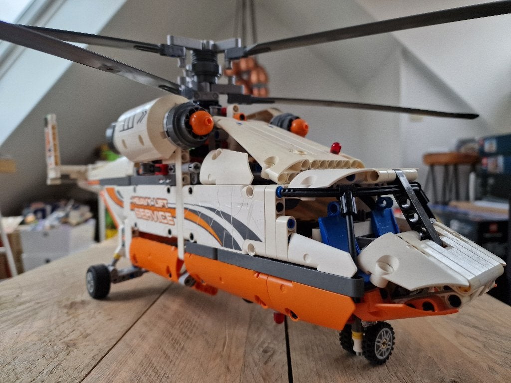 Foto 6 van lego TECHNIC Grote vrachthelikopter (42052) [#24]