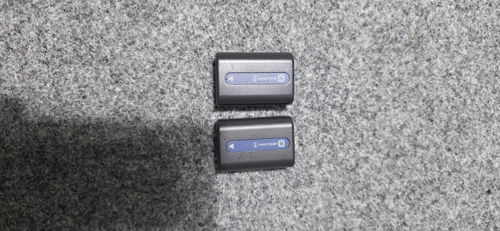 2x originele Sony NP-FM30 accu – 7,2V / 1500mAh, Ophalen of Verzenden, Zo goed als nieuw